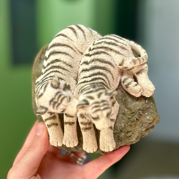 Vintage 3D White Tigers "True Love" Animal Lovers Collectible Home Decor Art - Picture 4 of 12